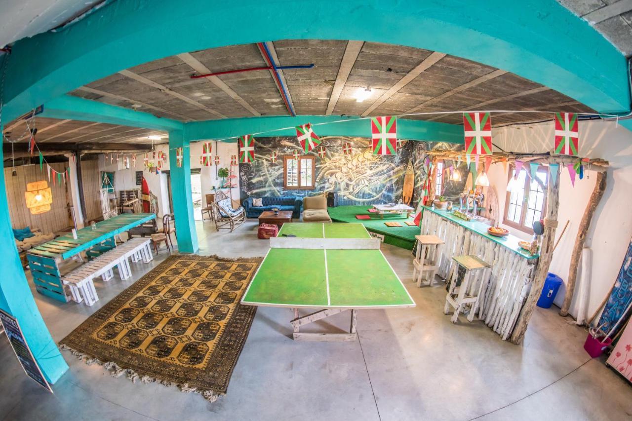Surf Camp San Sebastian Partyhostel Aia Esterno foto