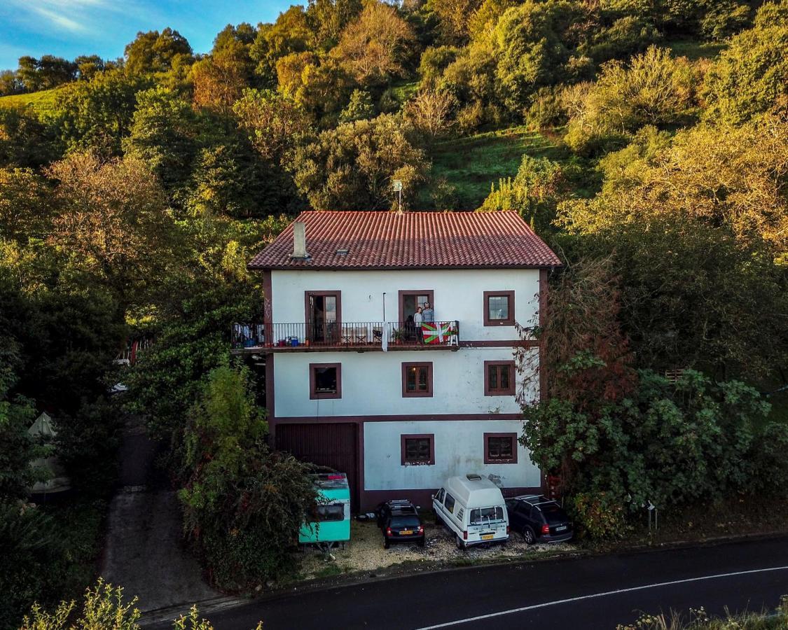 Surf Camp San Sebastian Partyhostel Aia Esterno foto